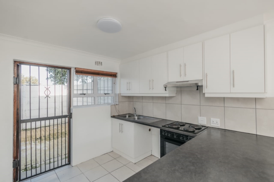 2 Bedroom Property for Sale in Oakglen Western Cape